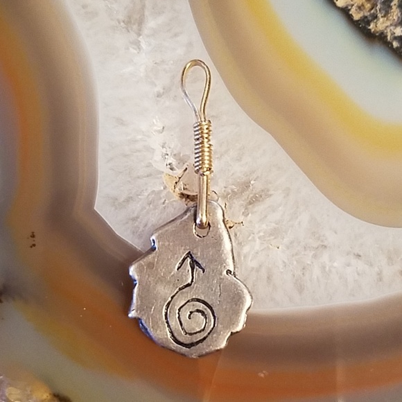 Vintage Jewelry - Vintage sterling hieroglyphs arrow pendant, GUC